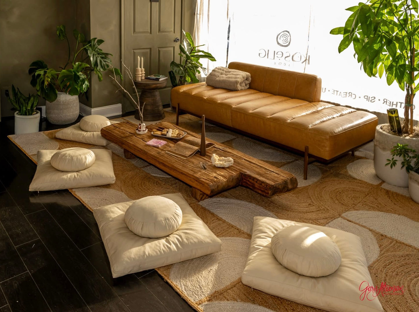 "Before Dark" Lounge-Study-Co-Working